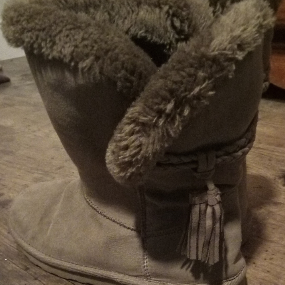 Arizona Cozy Fur-Lined Boots Size 8w